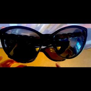 CHANEL cat eye polarized sunglasses
